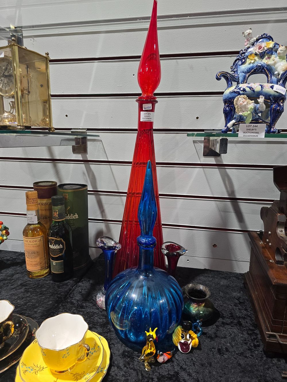 Lot 271: SELECTION OF GLASS WARE ITEMS DOES HAVE SOME...