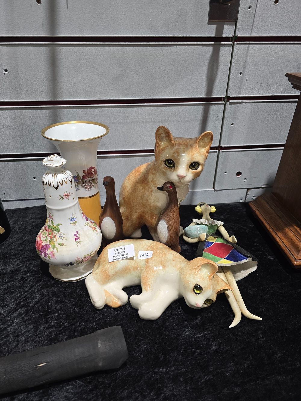 Lot 278: SELECTION OF VARIOUS POTTERY WARE ITEMS
