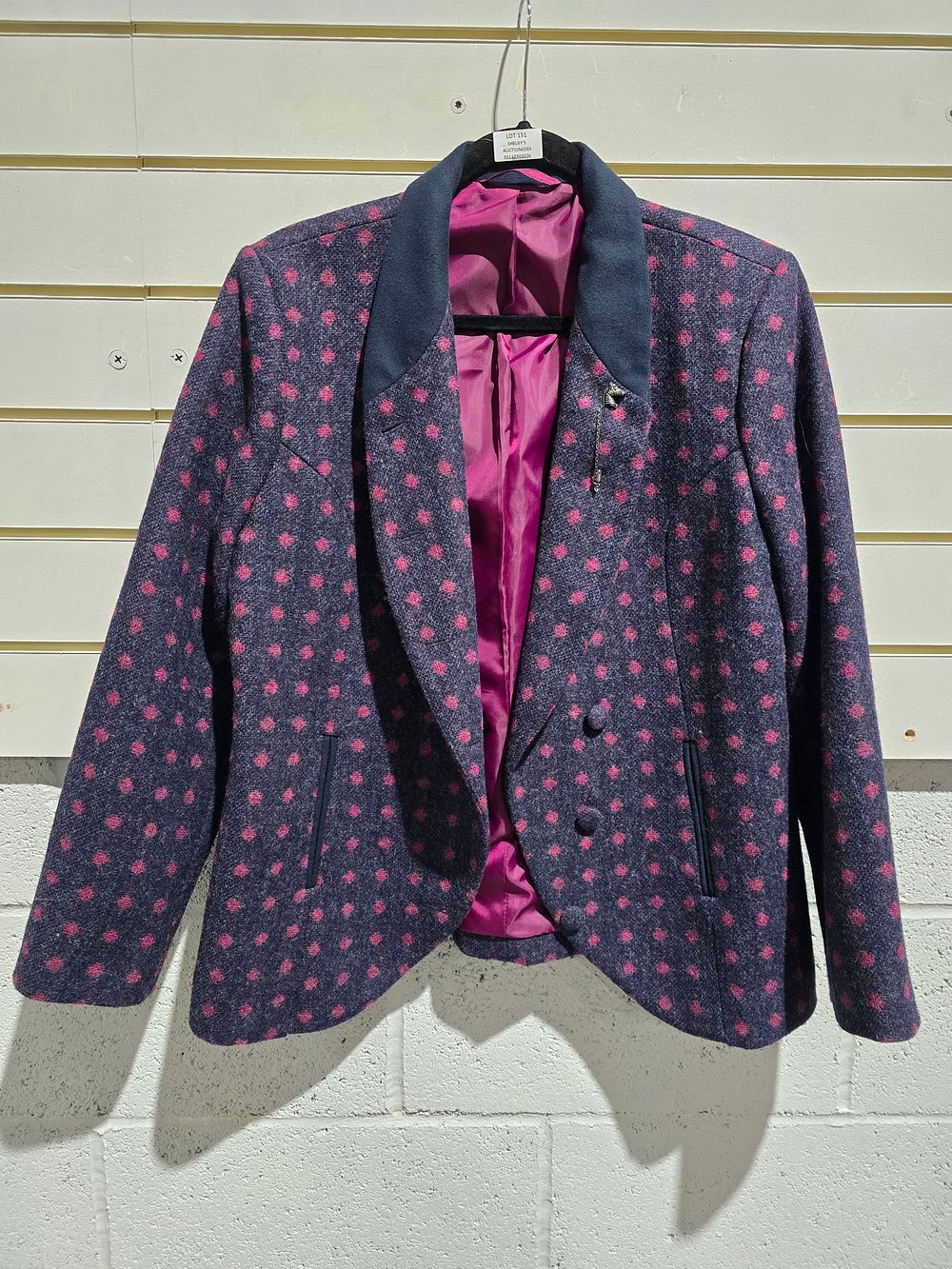 Lot 151: 1 x jack murphy ladies tweed jacket size 16