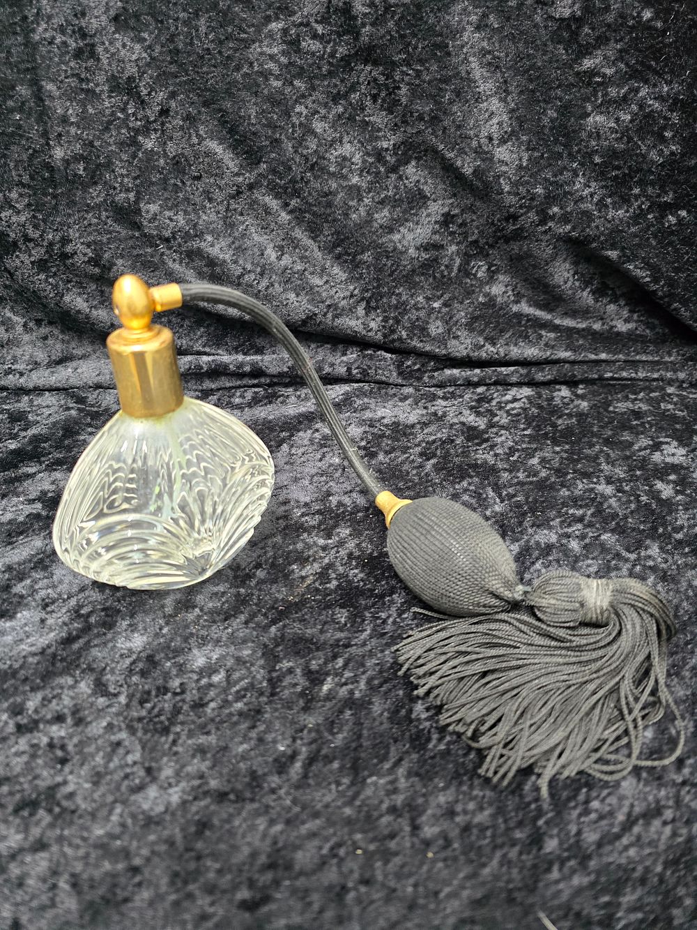 Lot 151: clear glass perfume bottle