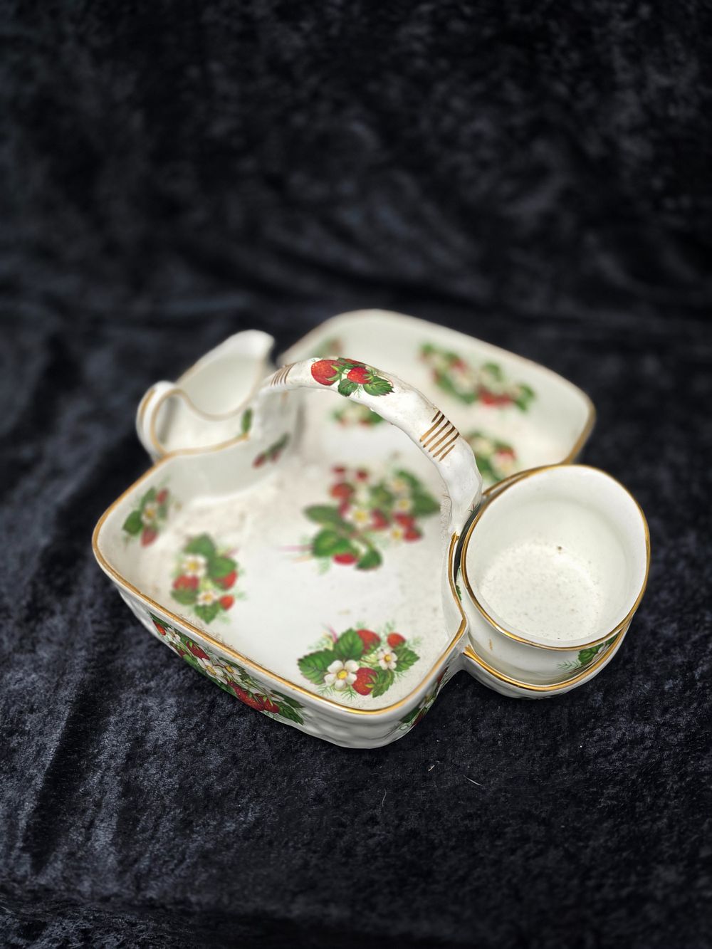 Lot 175: hammersley stawberry basket with cream and suger pot
