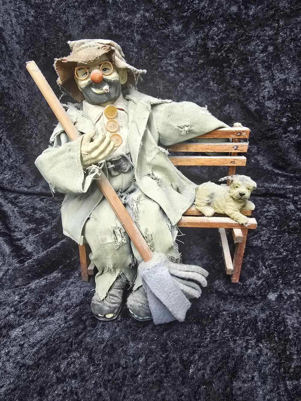 Lot 187: 1 x tramp on bench figurine