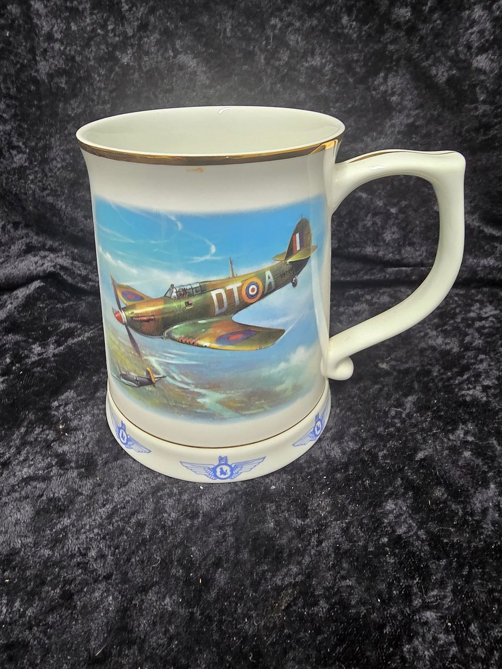 Lot 192: danbury mint royal air force cup