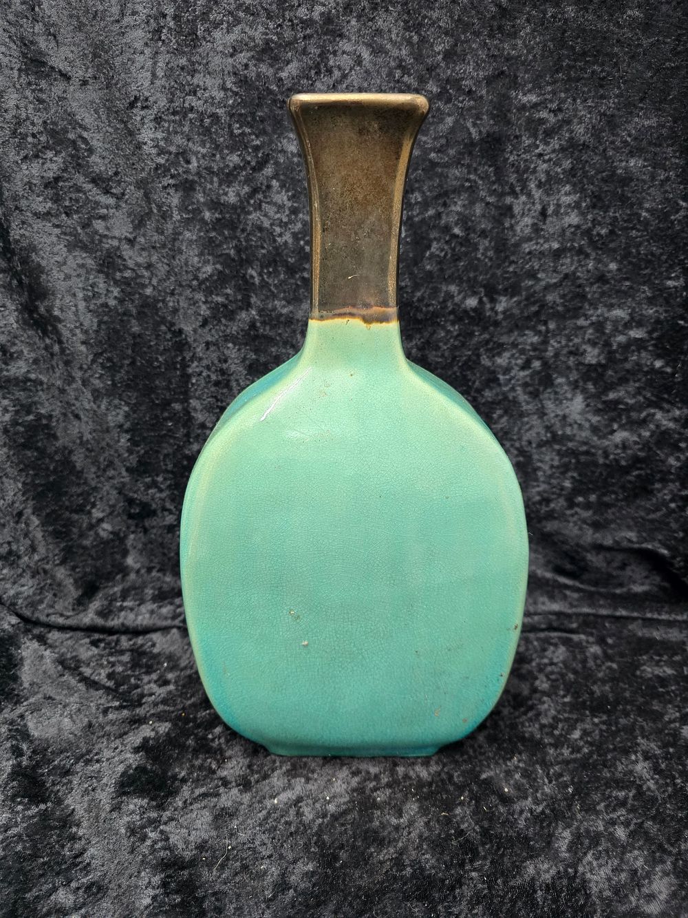 Lot 202: blue large pottery vase