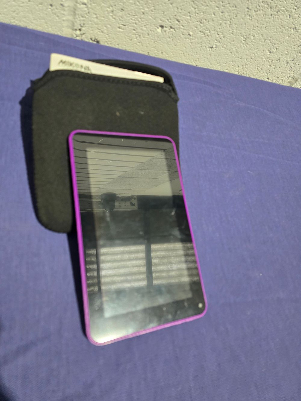 Lot 208: mikona mini tablet no charger