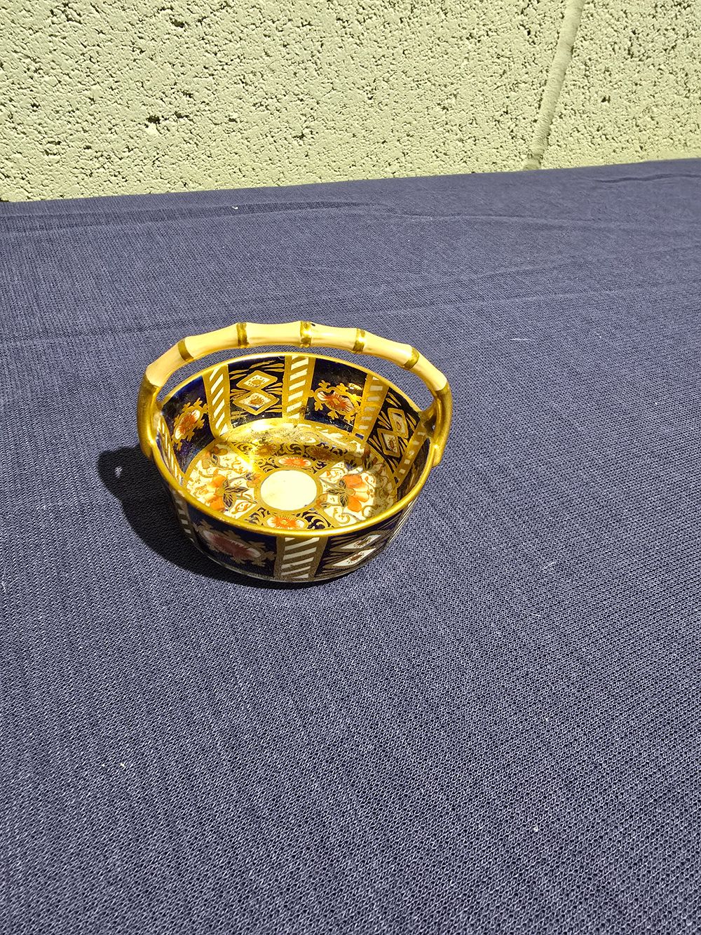 Lot 232: royal crown derby imari pattern basket