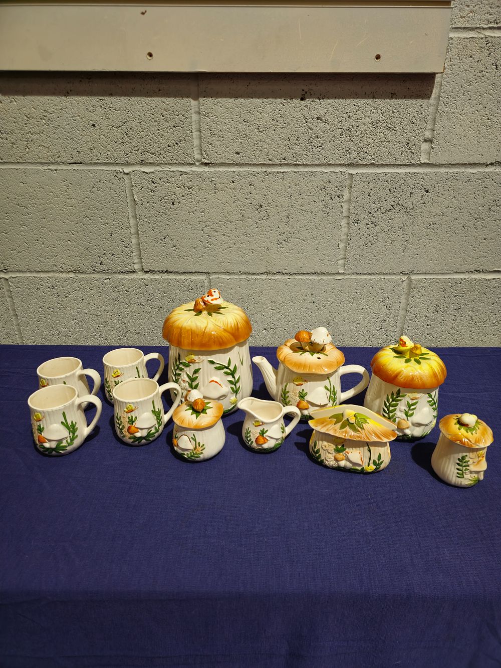Lot 234: 11 x various pieces of mushroom design kitchen pots