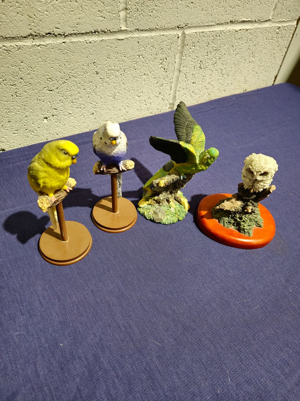 Lot 239: small pottery owl figurine