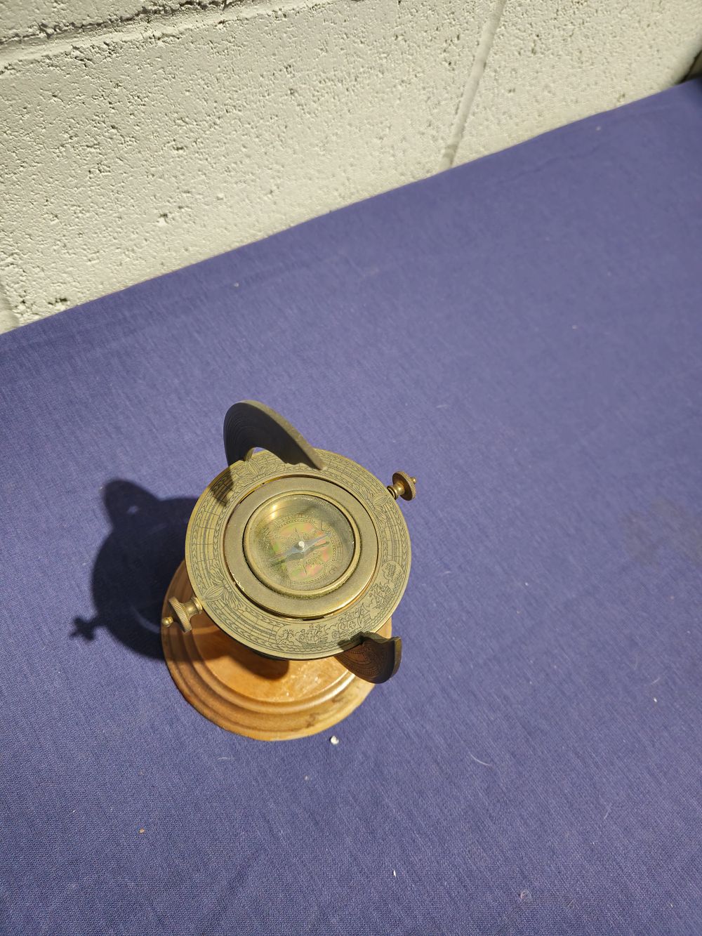 Lot 249: 500th aniversarydiscovery of america compass