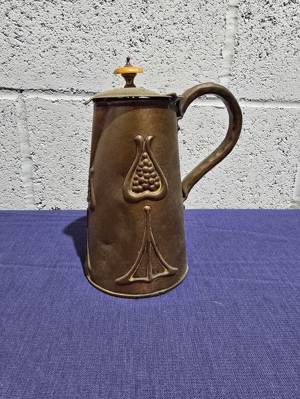 Lot 262: 1 x copper art deco jug
