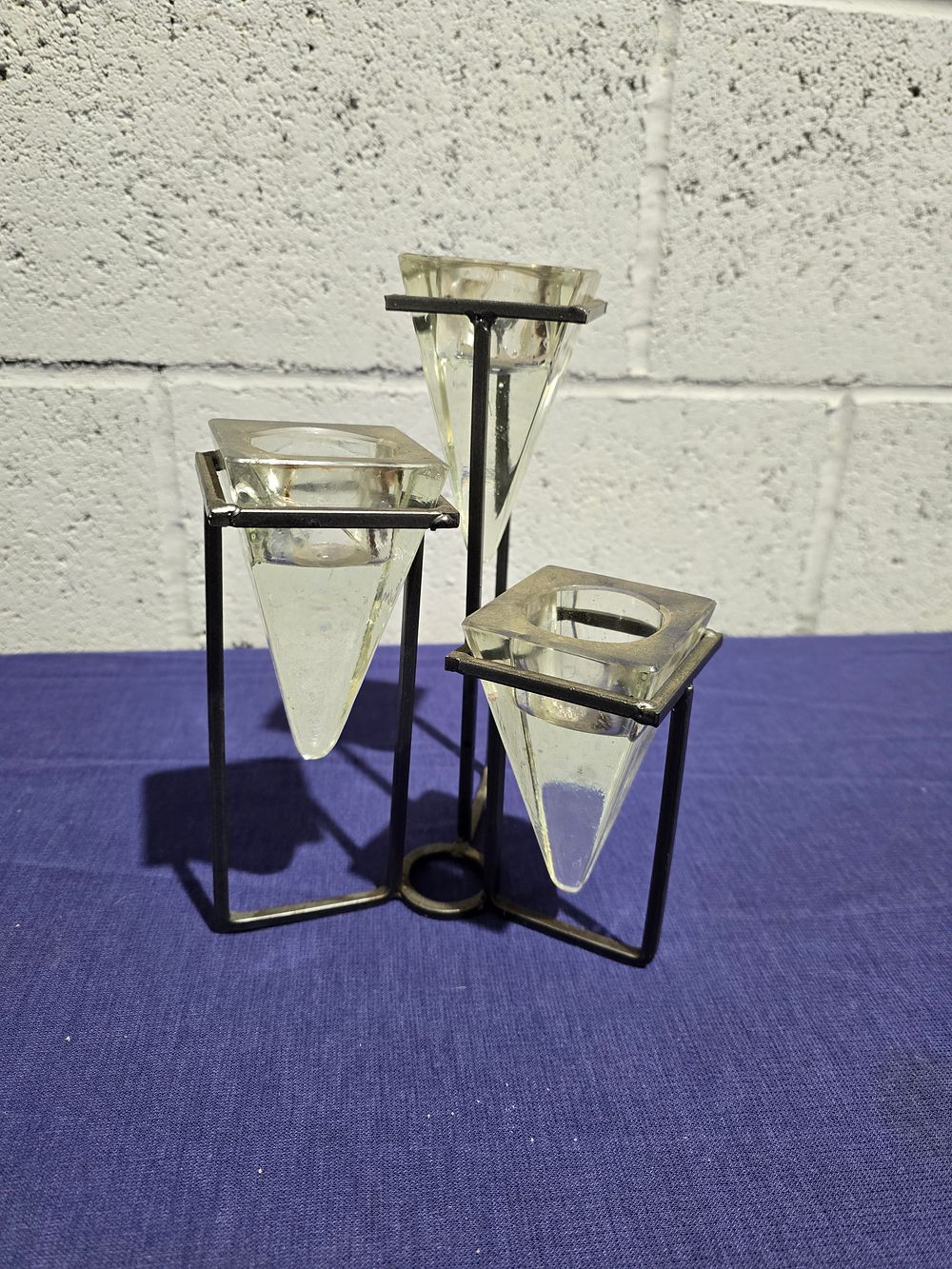 Lot 265: 1 small metal framed tea light holder