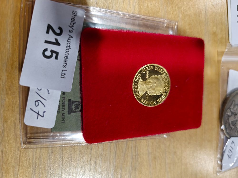Lot 215: 1 x 9ct gold pobjoy mint one crown coin with certificate