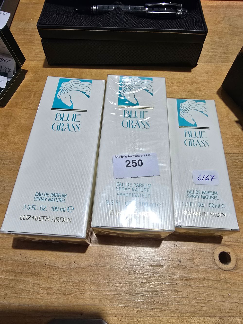 Lot 250: 3x various elizabeth arden blue grass eau de parfum