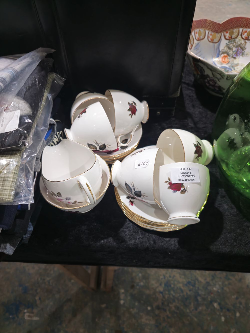 Lot 337: colclough rose pattern tea set items
