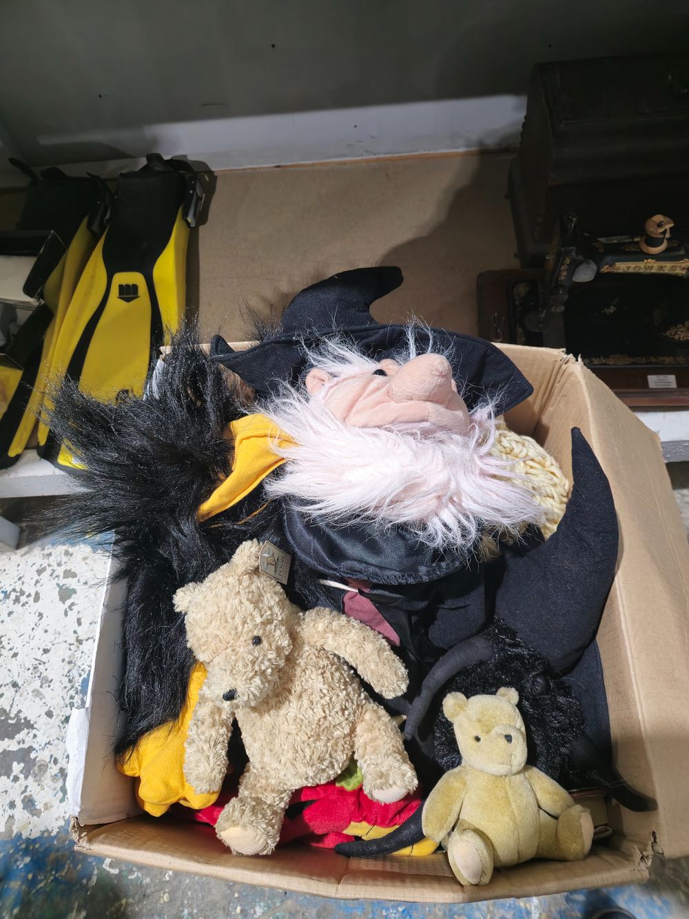 Lot 343: 1 x box containing various teddts including gund
