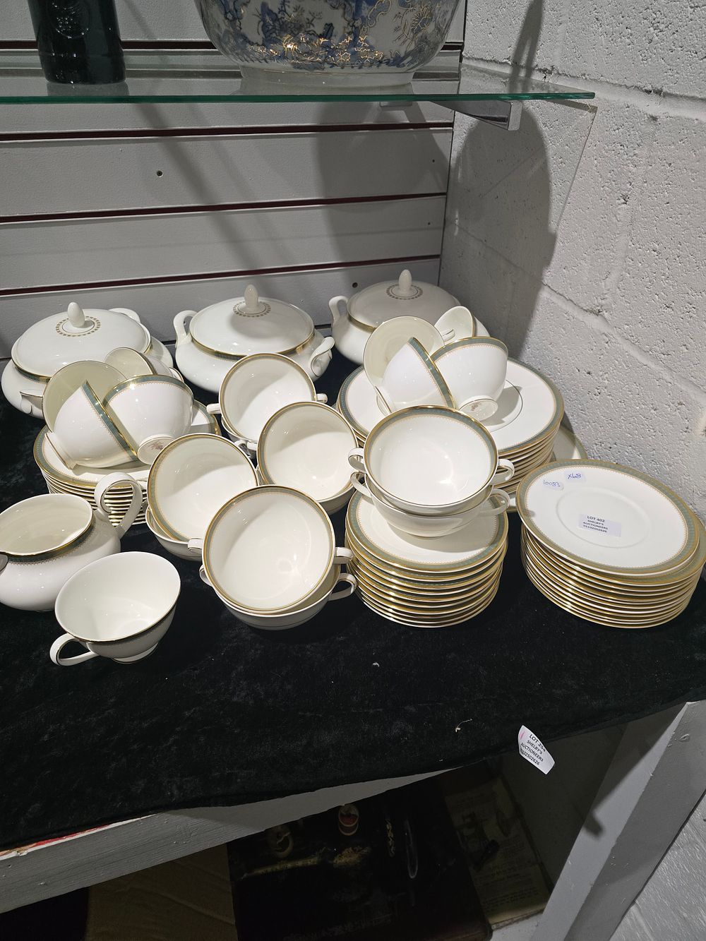 Lot 402: large amount of royal doulton clarendon dinner and tea set items