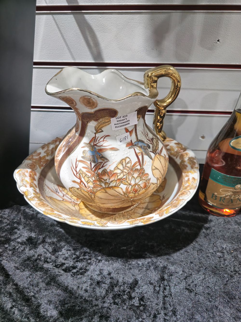 Lot 423: 1 x reproduction water jug and was bowl