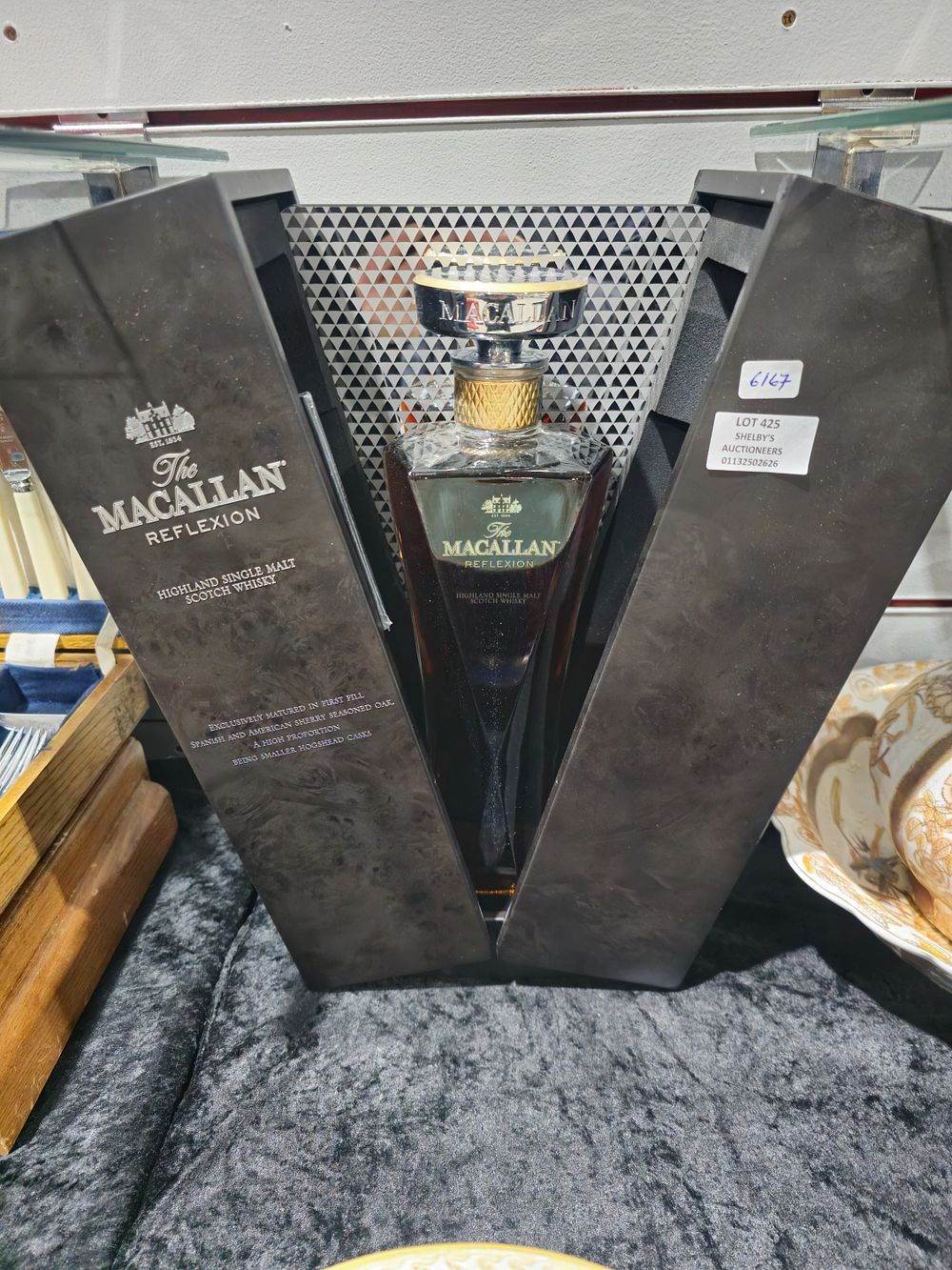Lot 425: 1 x boxed unopened the macallan reflextion whiskey in case