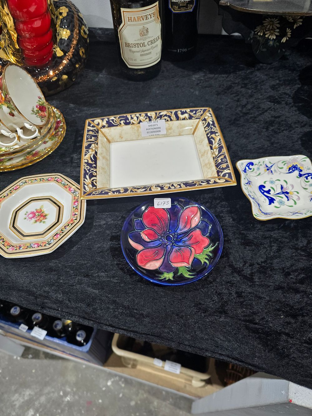 Lot 373: 1 x moorcroft small plate with wedgewood and coal port pottery