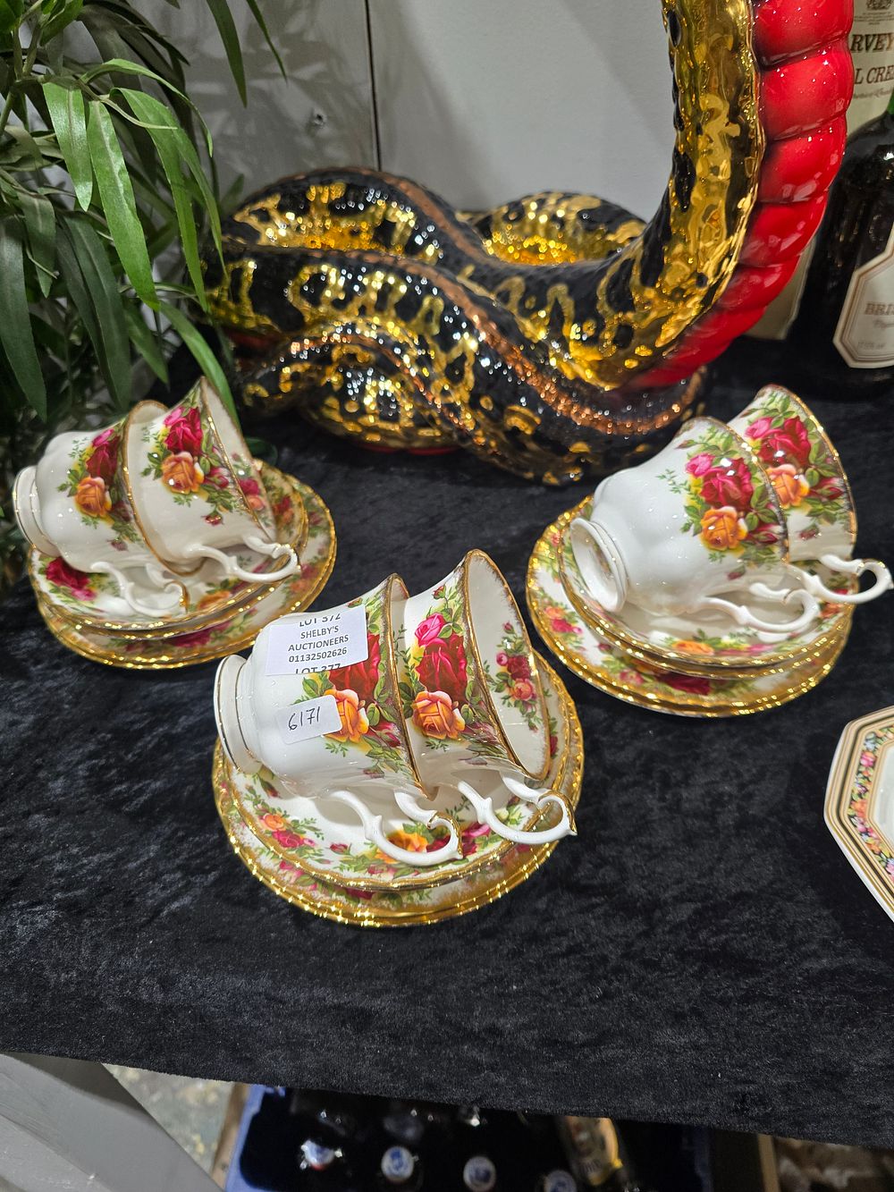 Lot 372: selection of royal albert old country roses tea set items