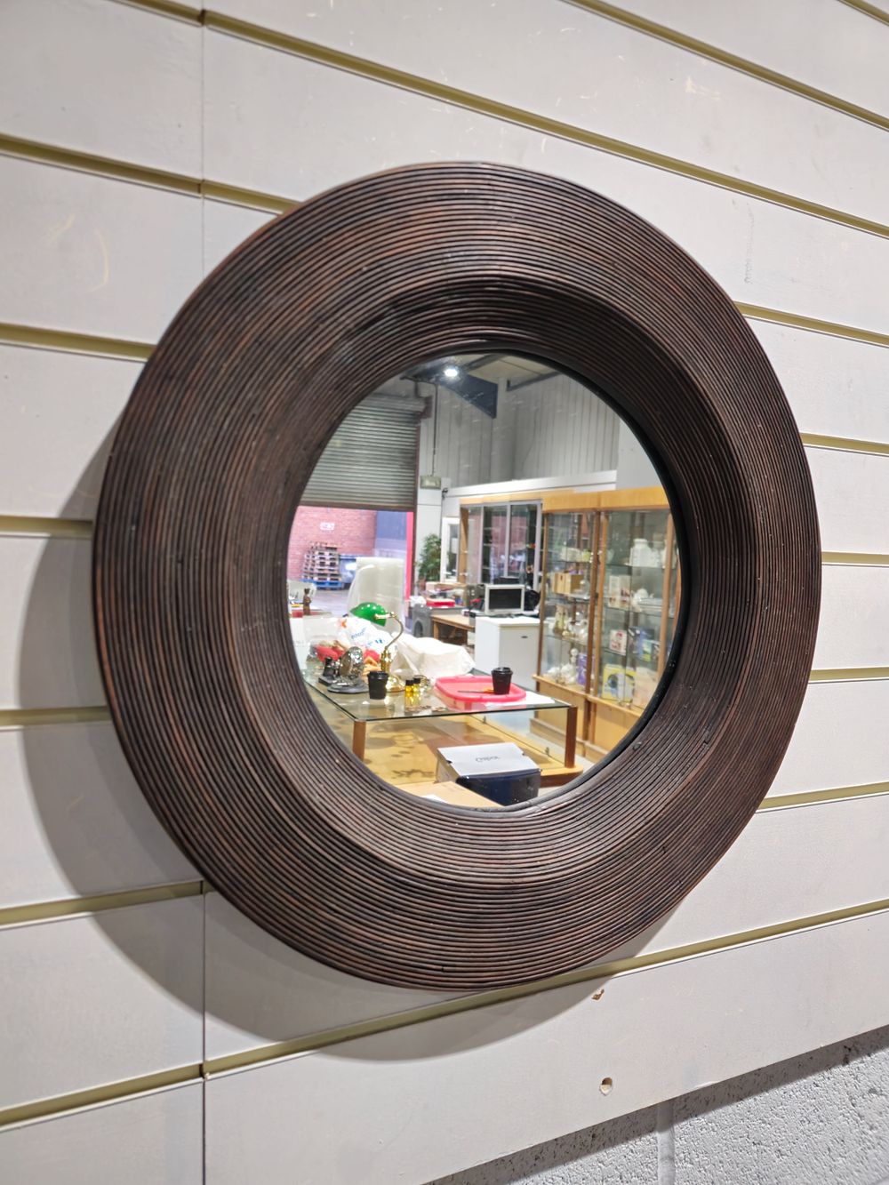 Lot 182: 1 x loveland small round mirror
