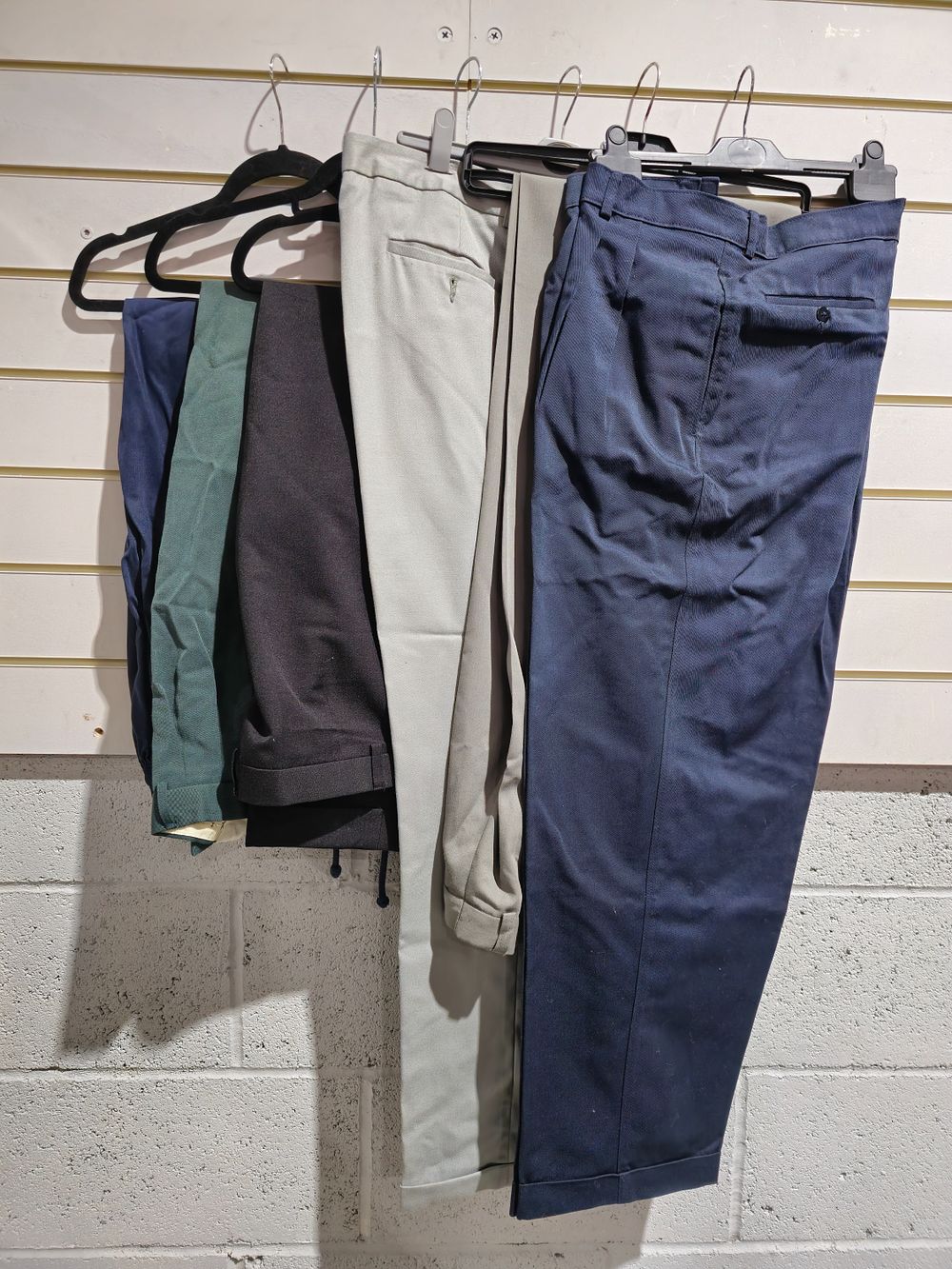 Lot 200: 6 x pairs of gents trousers size 34 waist