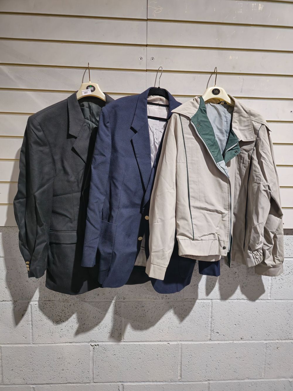 Lot 207: 3 x various large size gents jackets