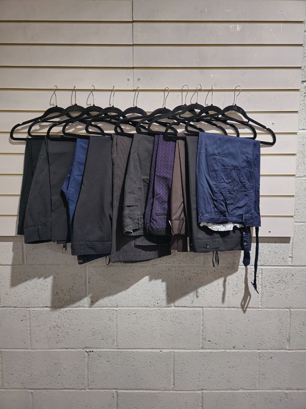 Lot 238: 10 pairs of ladies teousers and jeans size 12-14