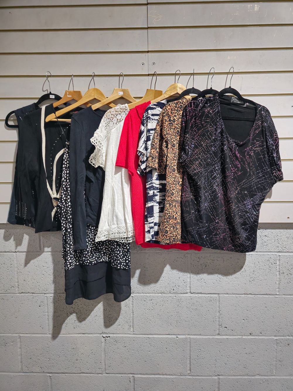 Lot 259: 9 x various ladies tops size med/large 18