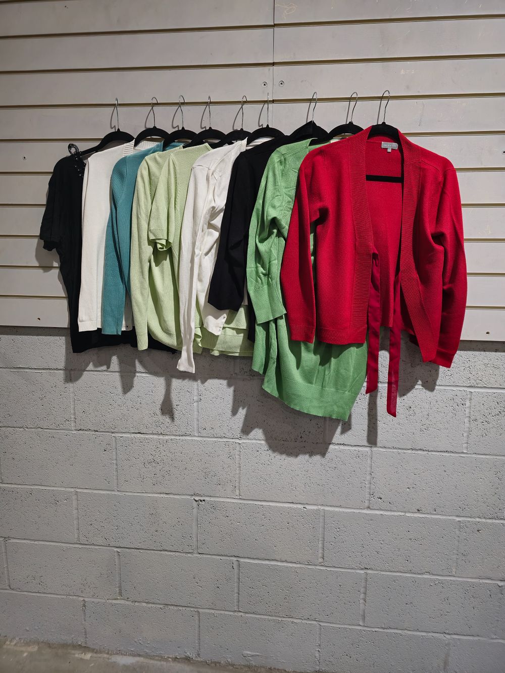 Lot 260: 9 various ladies cardigan style tops size 14-16