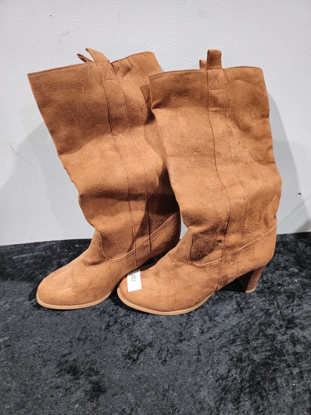 Lot 282: pair of ladies size 6 calf length boots size 6