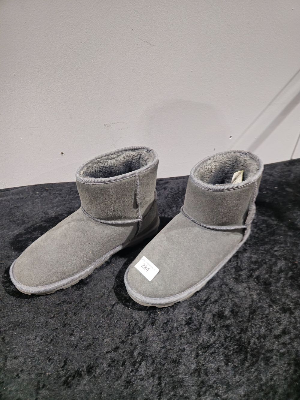 Lot 284: pair of mark and spencer ladies boots size 5