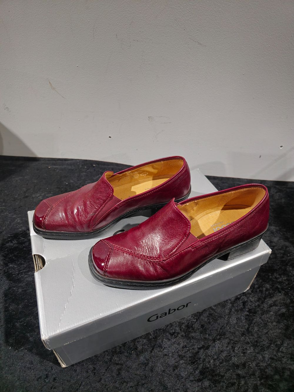 Lot 301: pair of gabor ladies shoes size 3 1/2