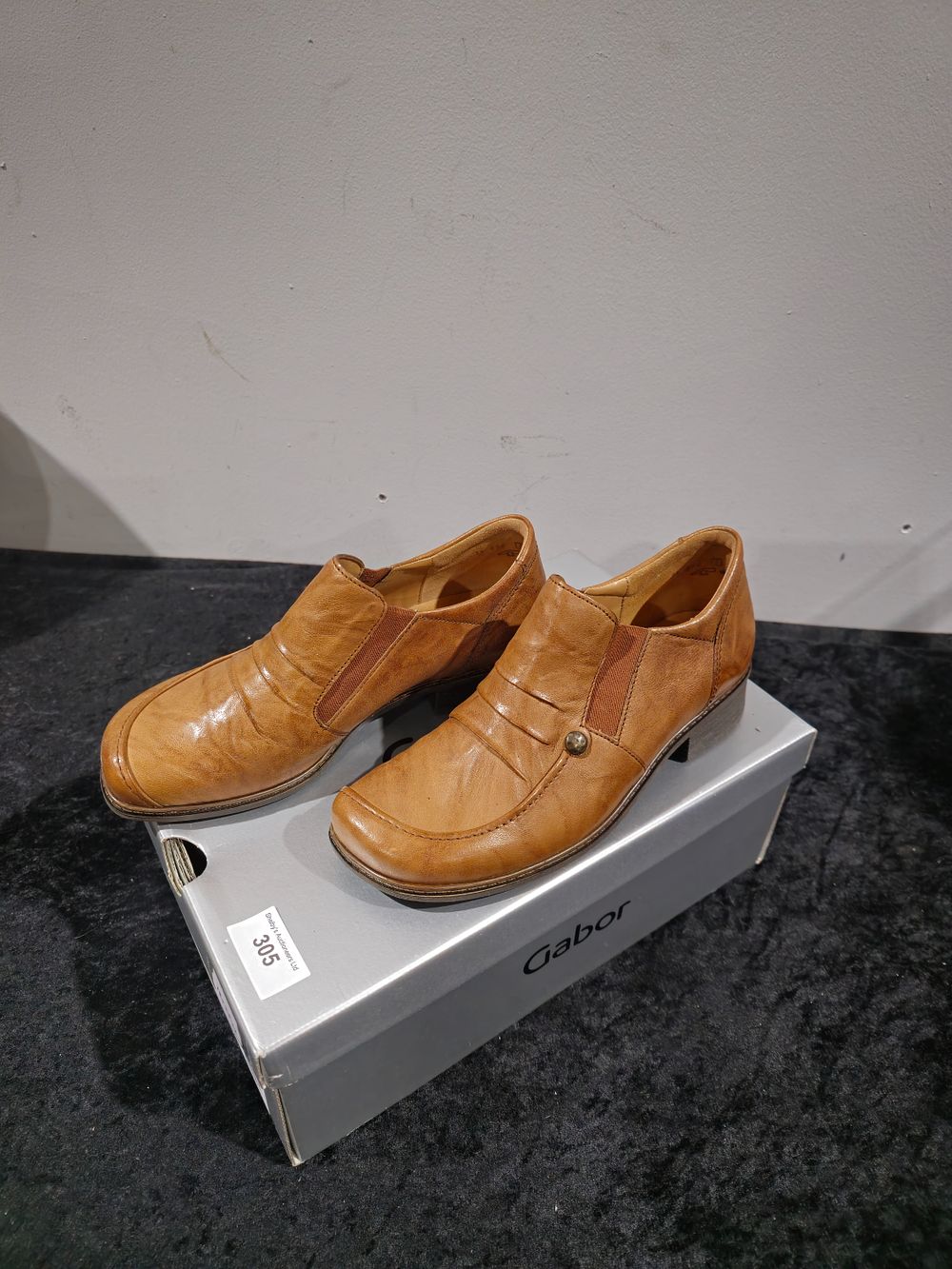 Lot 305: 1 x pair of gabor pantera leather shoes size 3
