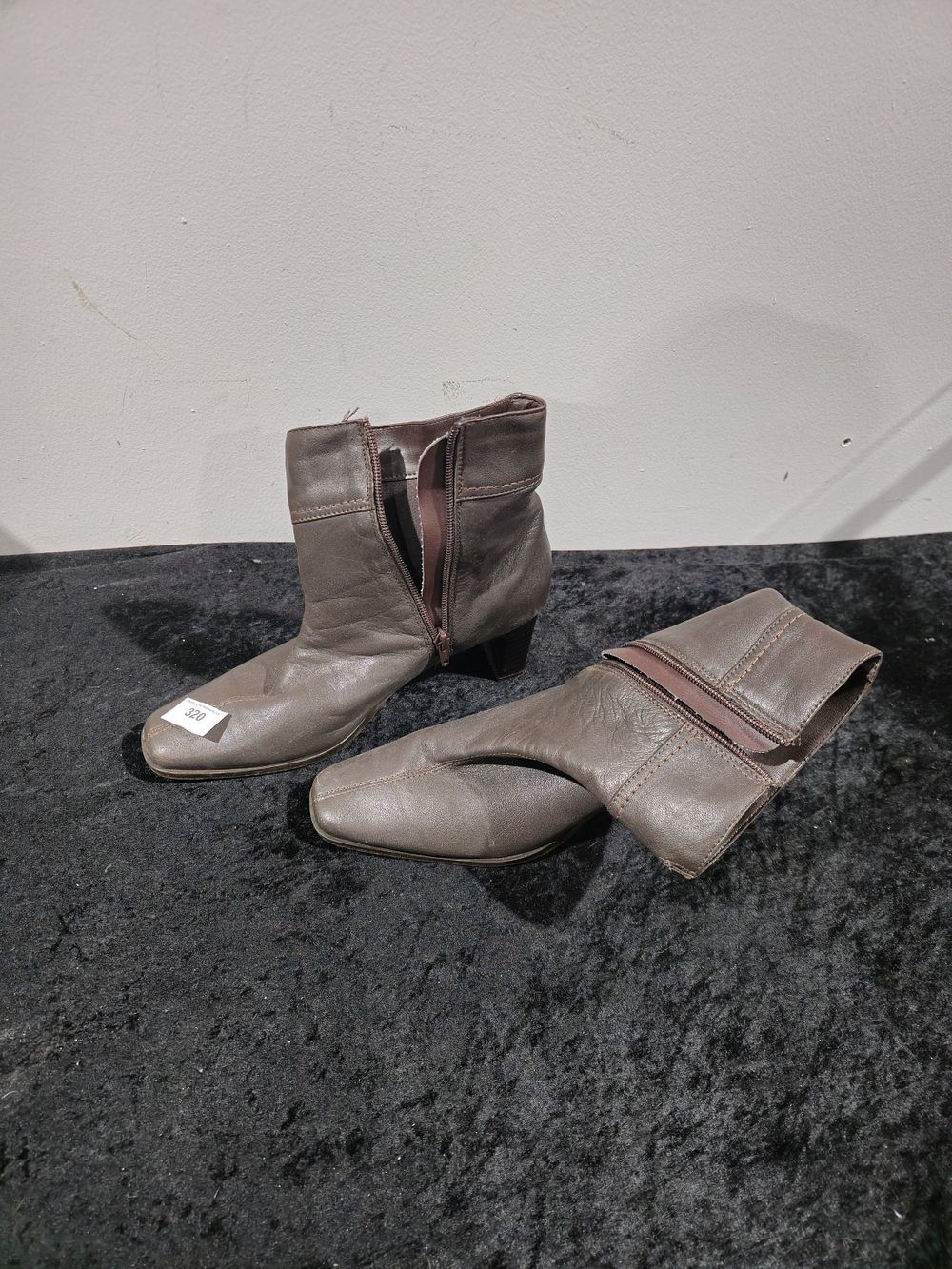 Lot 320: pair of ladies brown boots size 7
