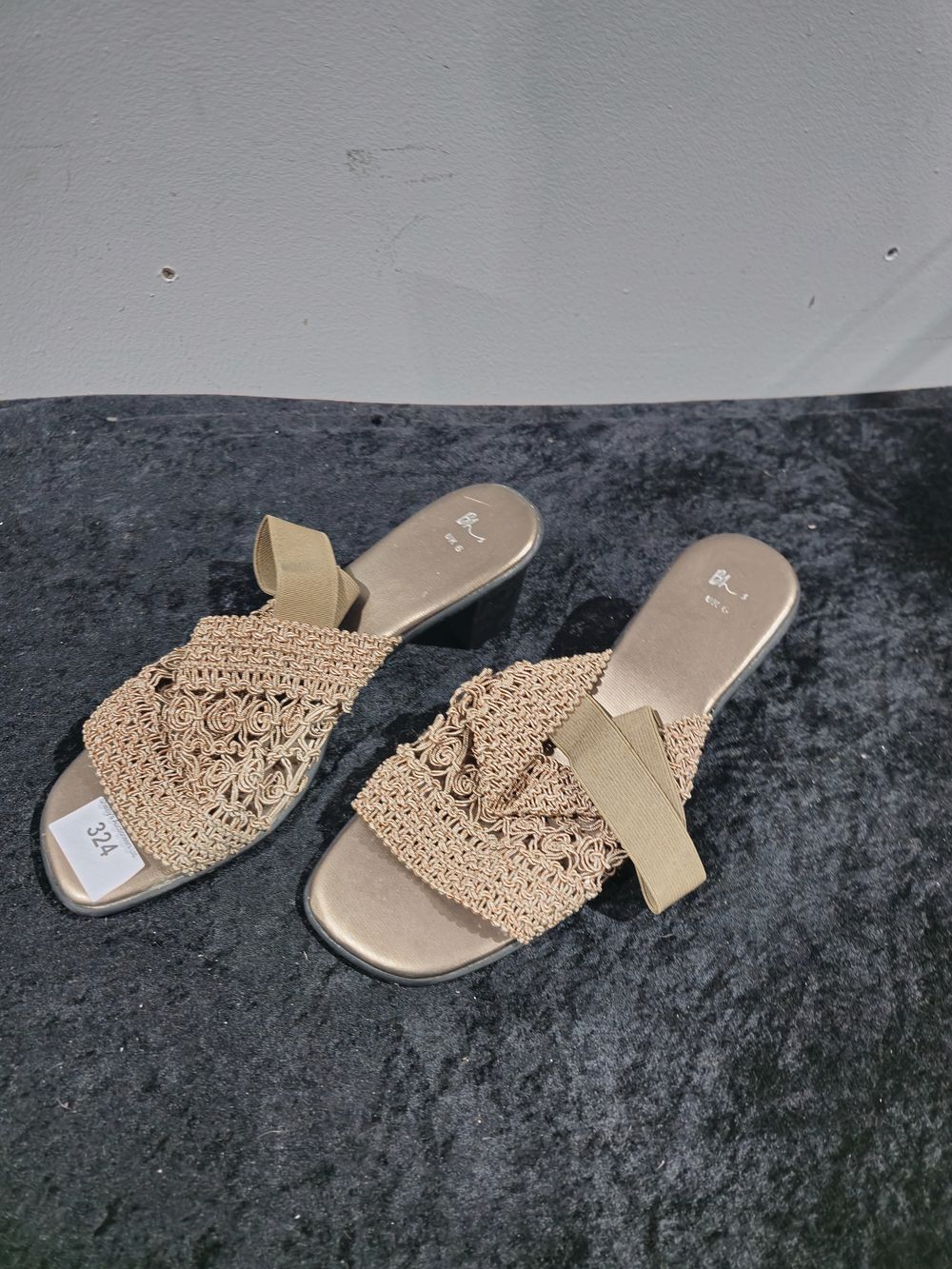 Lot 324: pair of bhs ladies sandles size 6