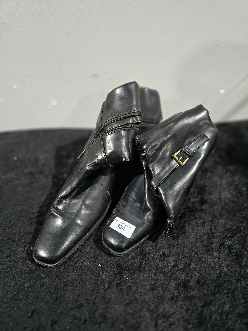 Lot 334: pair of blaack leather lades boots size 41