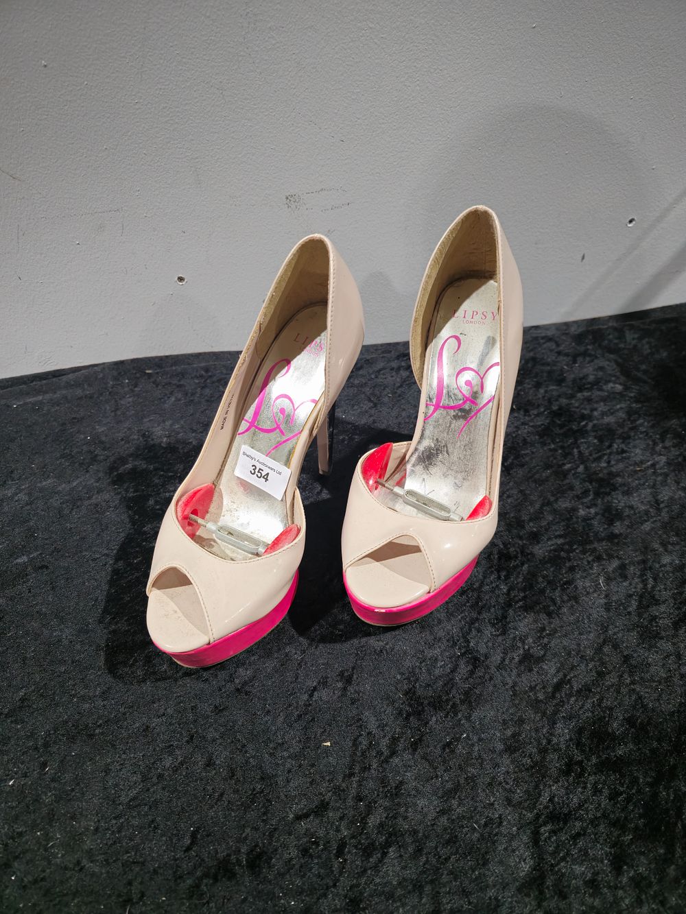Lot 354: pair of lipsy london high heel shoes size 6