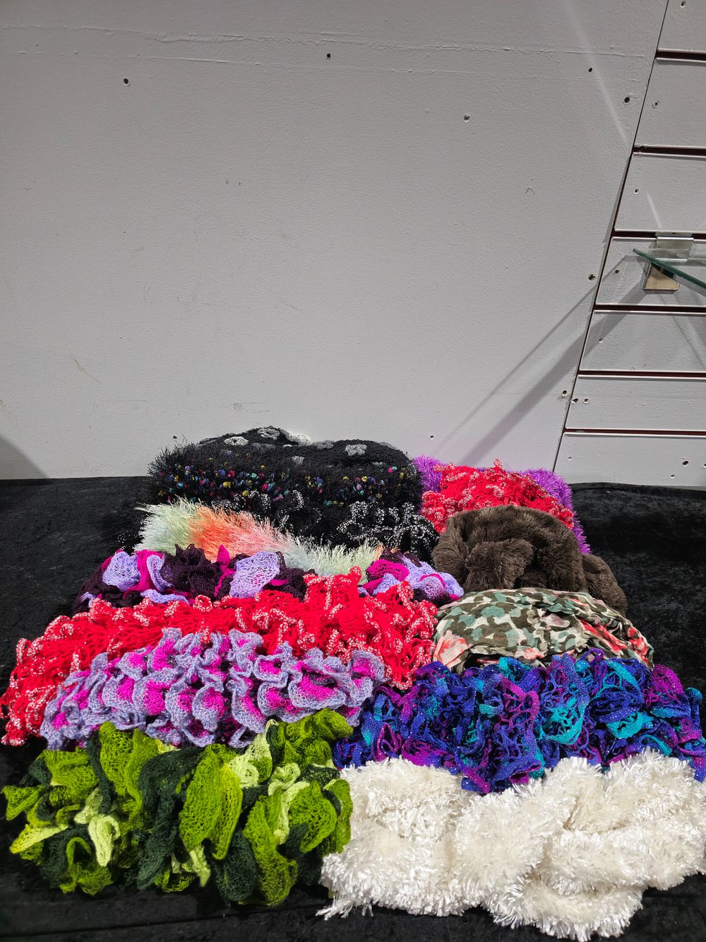 Lot 384: 13 x various ladies scarves