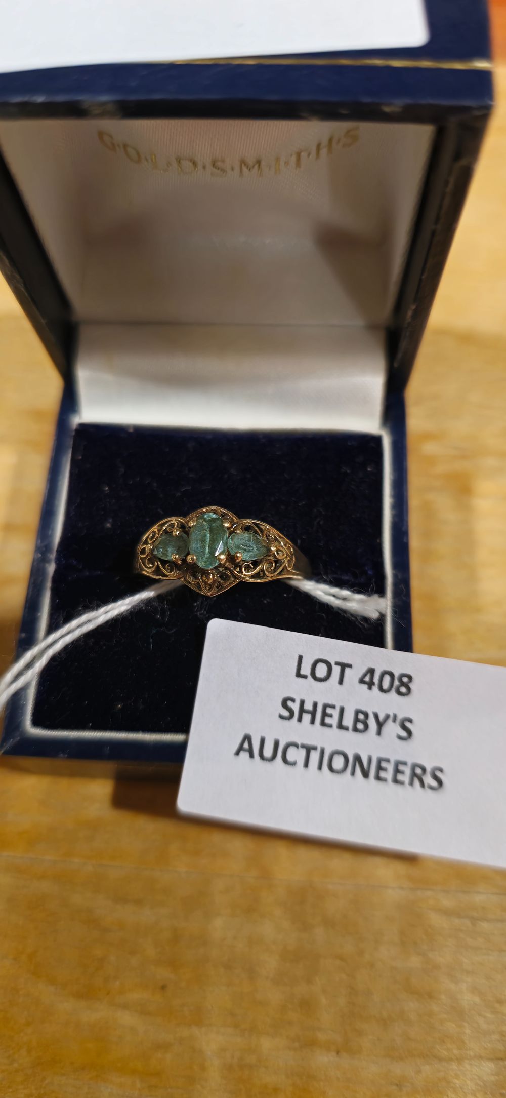 Lot 408: 1 x 9ct gold ladies inset ring 2.23 grams