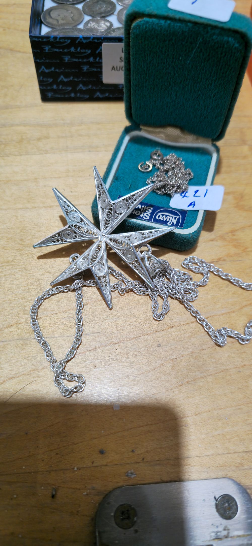 Lot 421a: silver filigree necklace and pendant with silver necklace 27.13 gram
