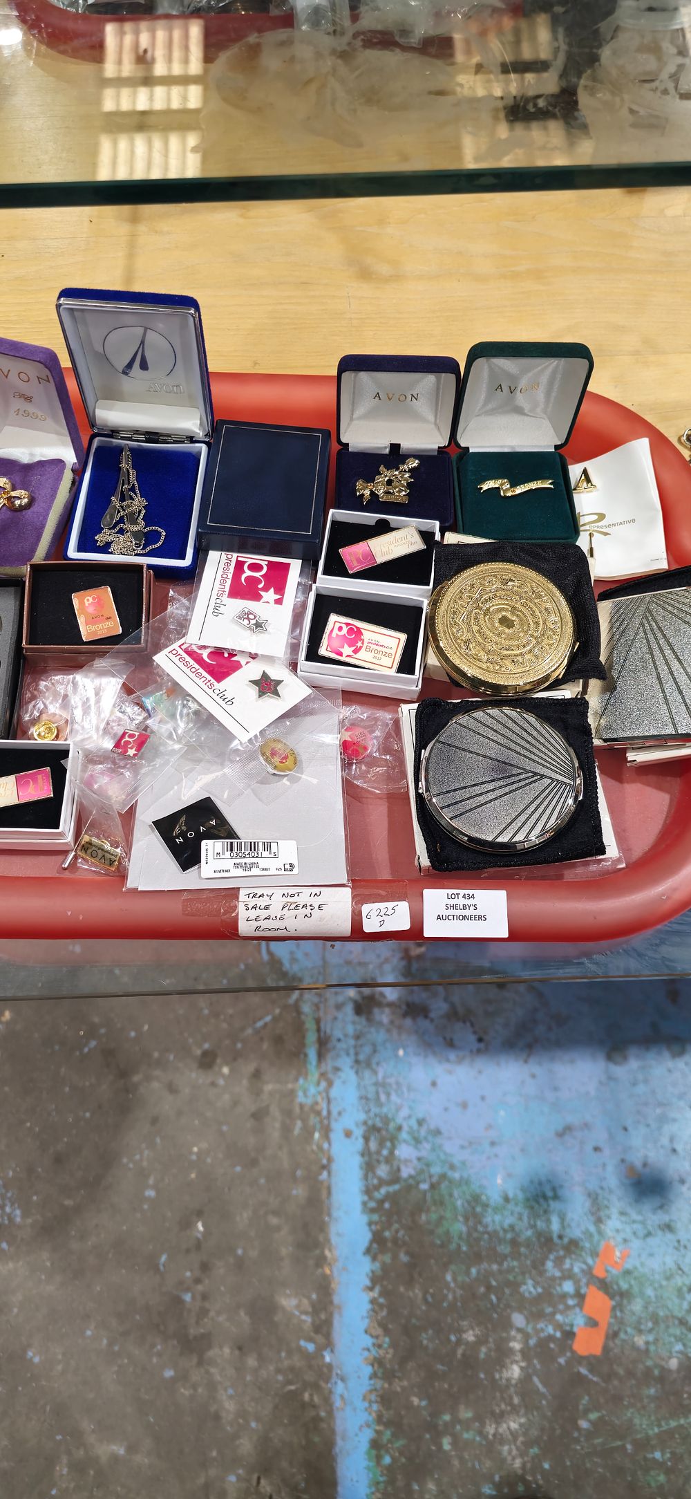 Lot 434: tray containing avon costume jewellery etc