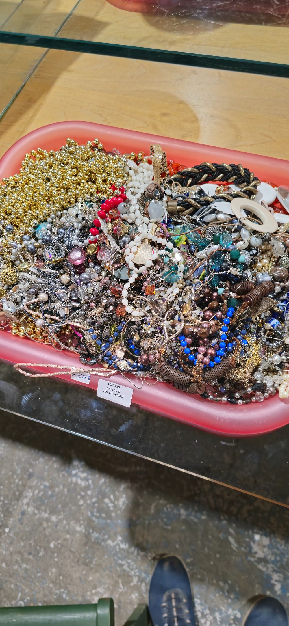 Lot 439: tray containing costume jewellery ware unsorted necklaces