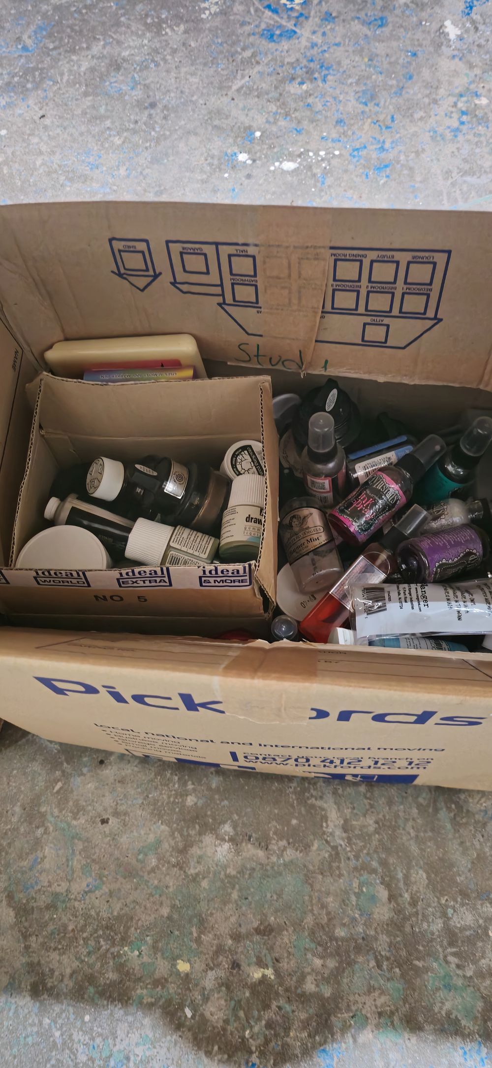 Lot 282: 1 x box containing various crafting block paints and inks