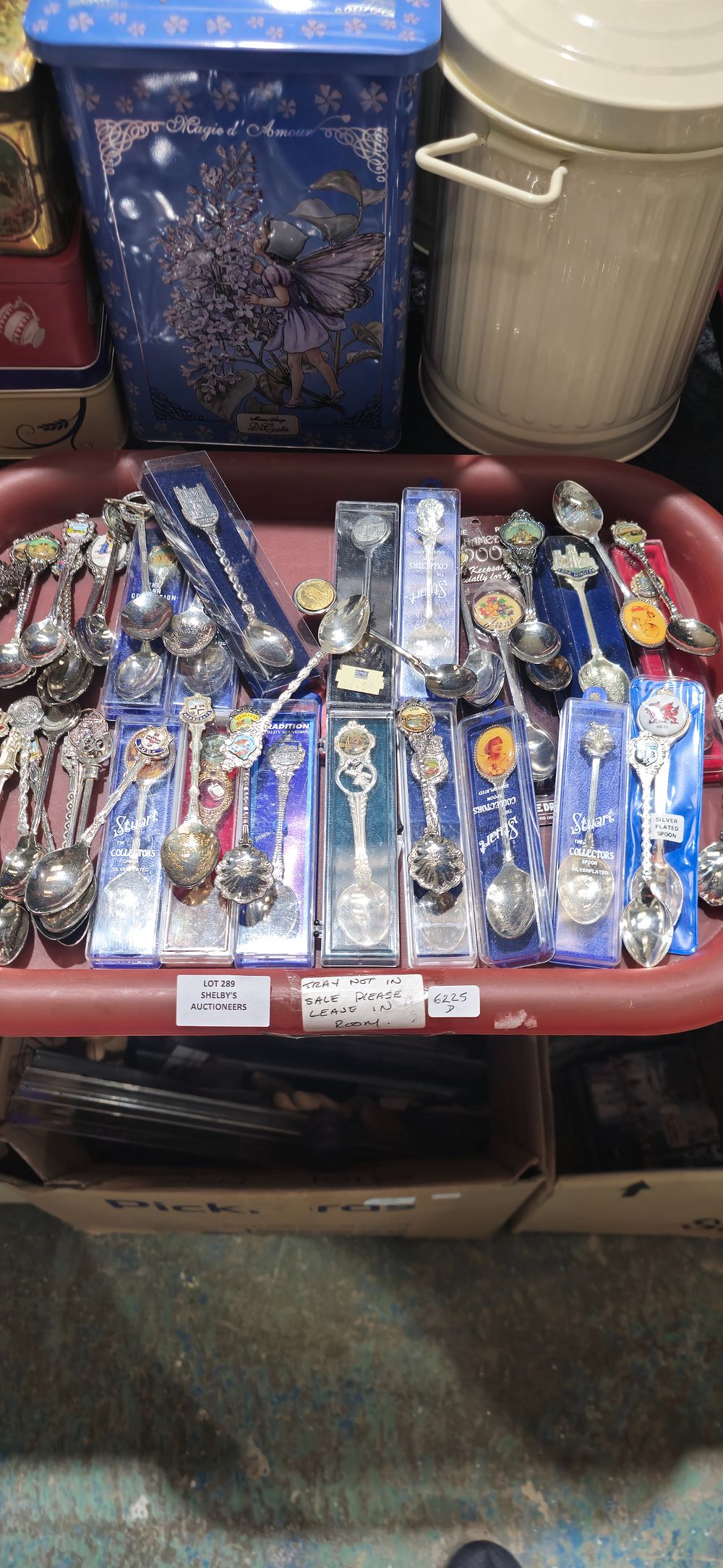Lot 289: tray containing various silver plated collectors spoons