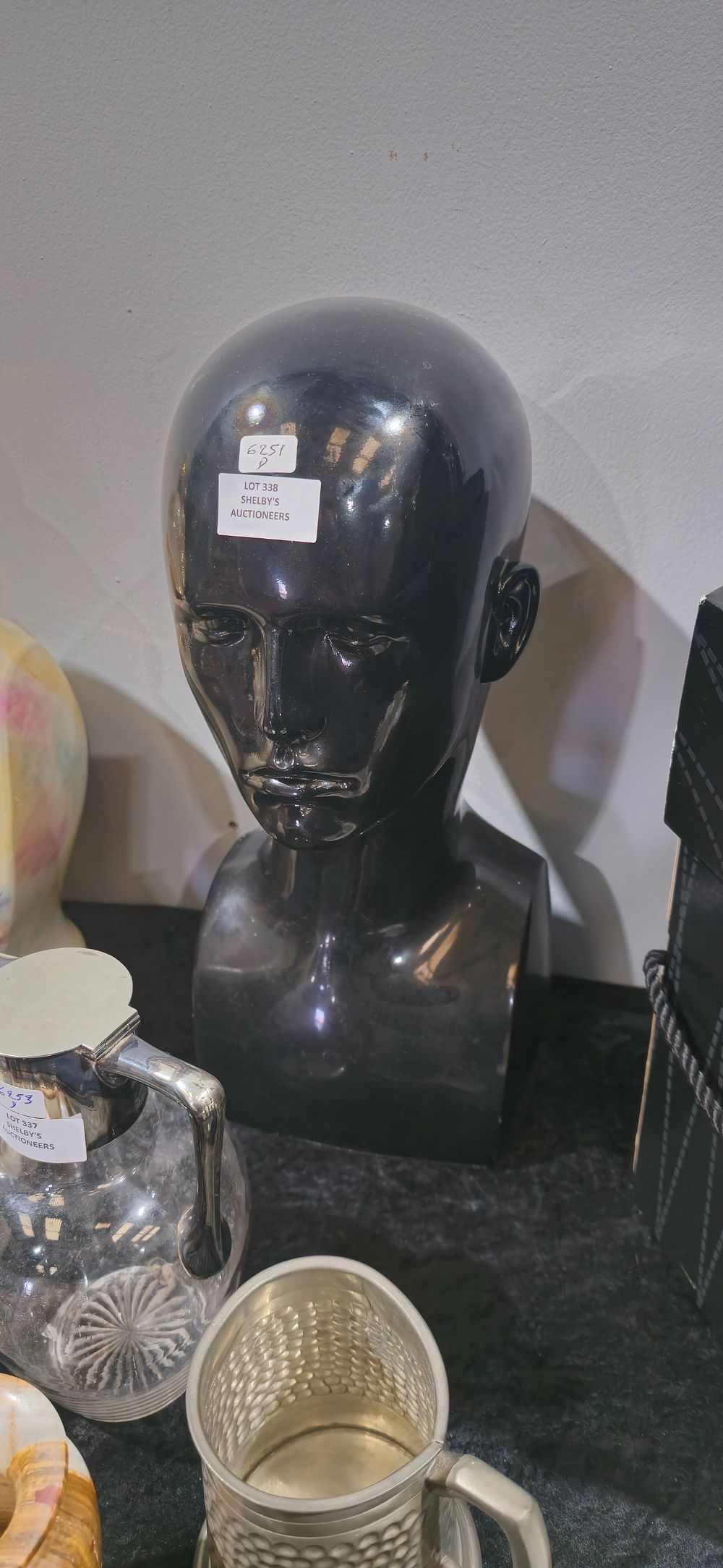 Lot 338: 1 x black glossy manequin head