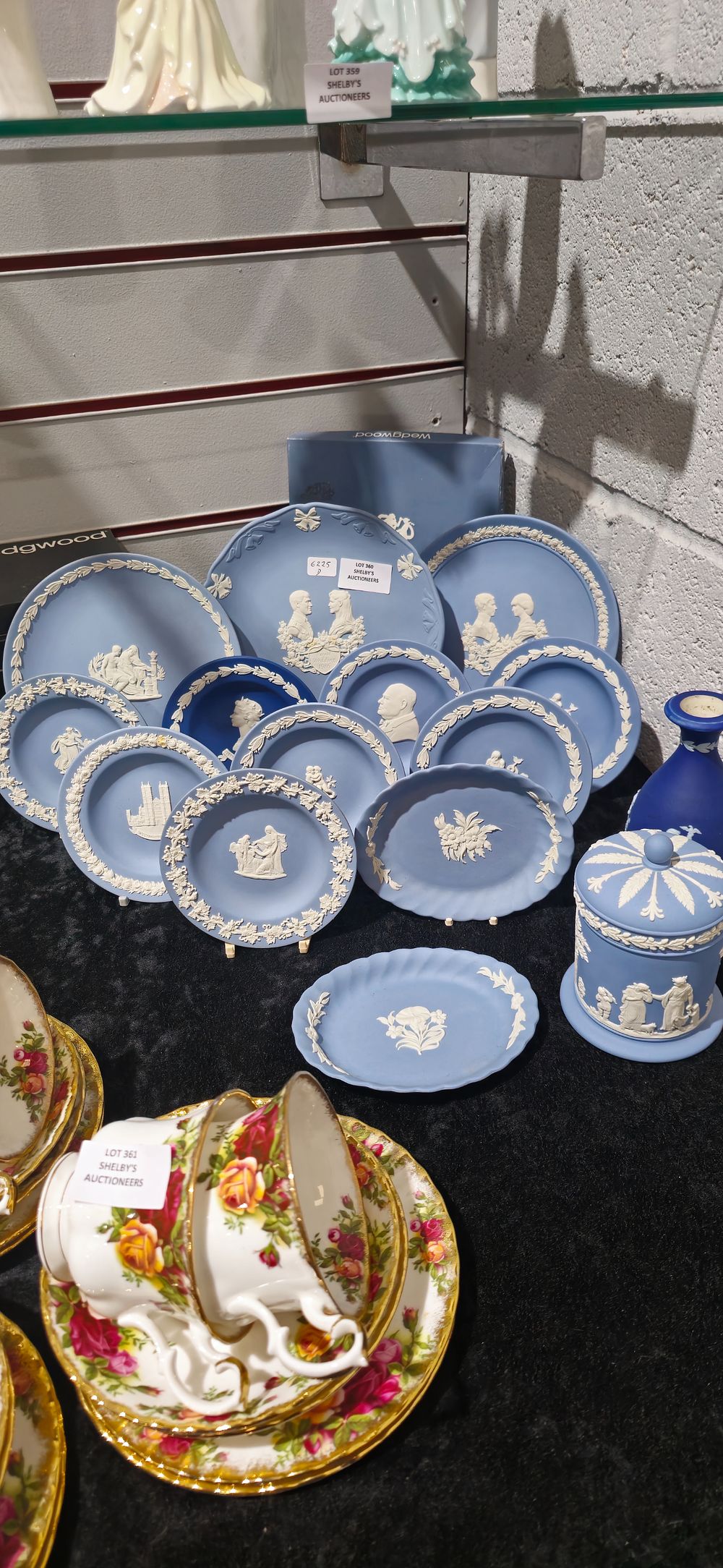 Lot 360: 15 x various wedge wood collectors plates and vases some boxed