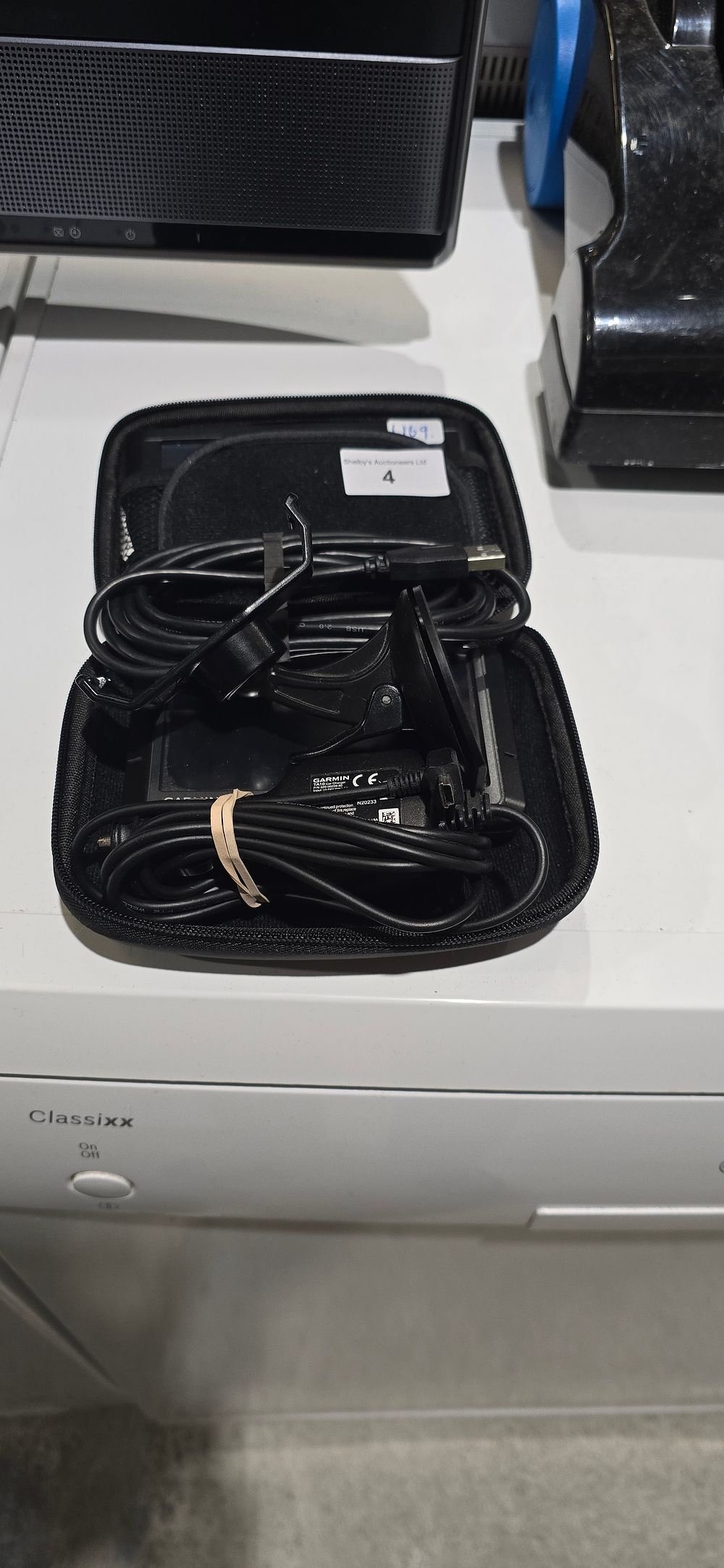Lot 4: garmin navi sat nav with chrger and case