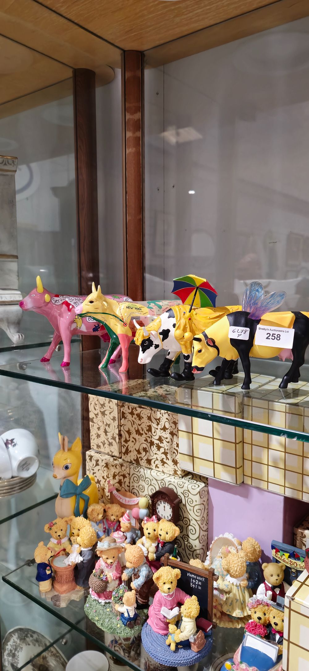 Lot 258: 4 x unboxed cow parade figures