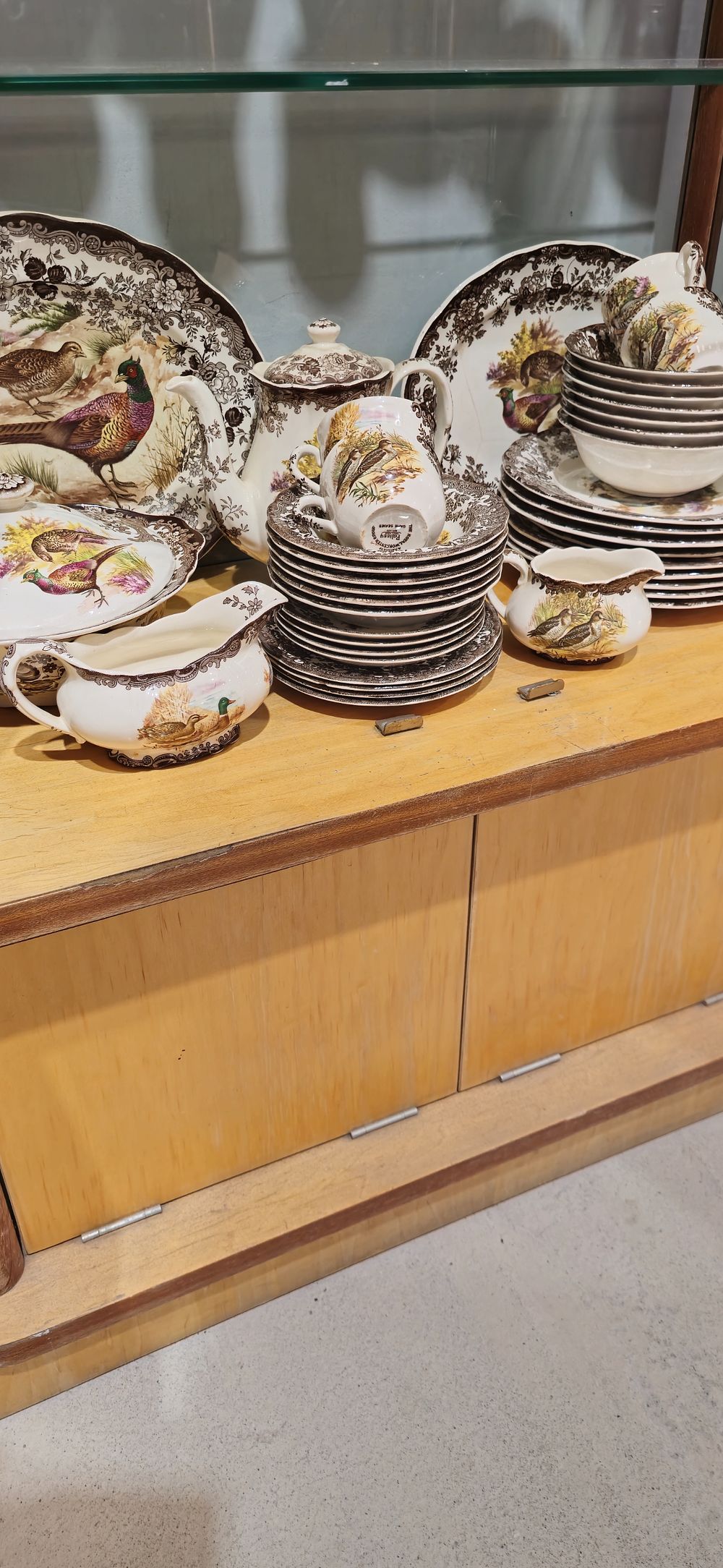 Lot 264: large amount of palissy game series diner and tea set items